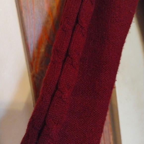 🔥Cold Shoulder Sweater Small - Picture 9 of 10